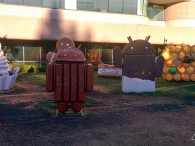 Patung resmi Android 14 terlihat seperti bugdroid yang terbang di luar angkasa. 9